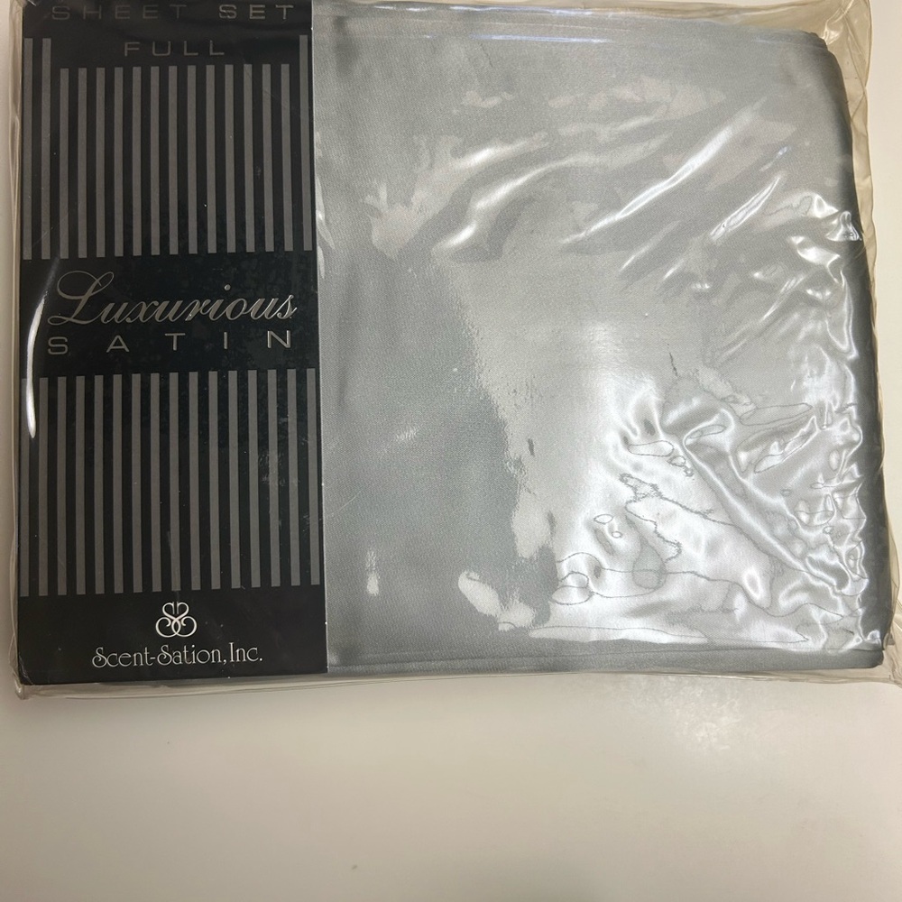 Luxurious Satin Sheet Set - Silver